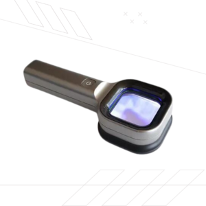 Lámpara de wood - lampara uv Bateria de litio recargable Fuente de luz LED UVA Longitud de onda 320 ~ 400nm (pico: 365nm) Diámetro visual de la lente 50*50mm Zoom x2 Certificado CE Vida útil 3000 horas Distancia de trabajo 10-12cm